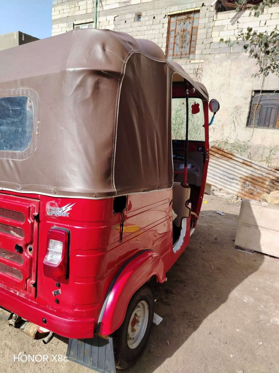 السلام عليكم تكتك البيع باجات مديل 18رقم وسنويه تكتك حلوه ونضيفه خير من الله كبل الشارع تشتغل بيهه مجفته شركه 5مليون 750 رقم تلفون***********
