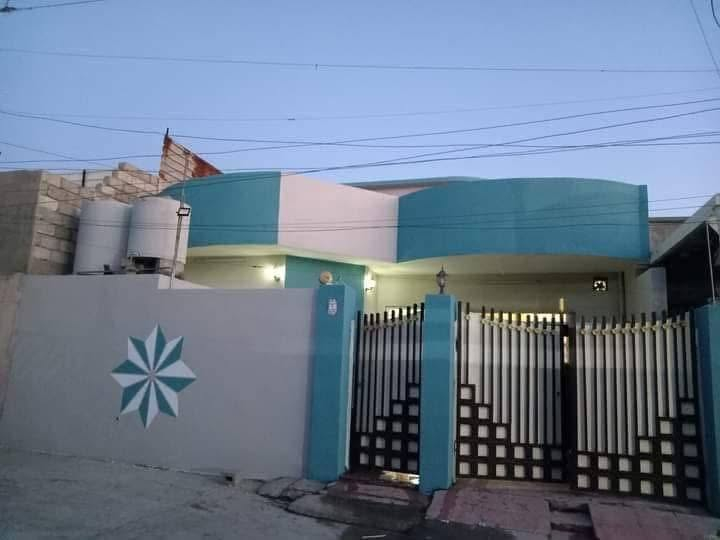 السلام عليكم
بيت للبيع في حي عدن قرب مخازن الكهرباء 
المساحه 200متر 
ملك صرف 
للاستفسار على الرقم
***********
