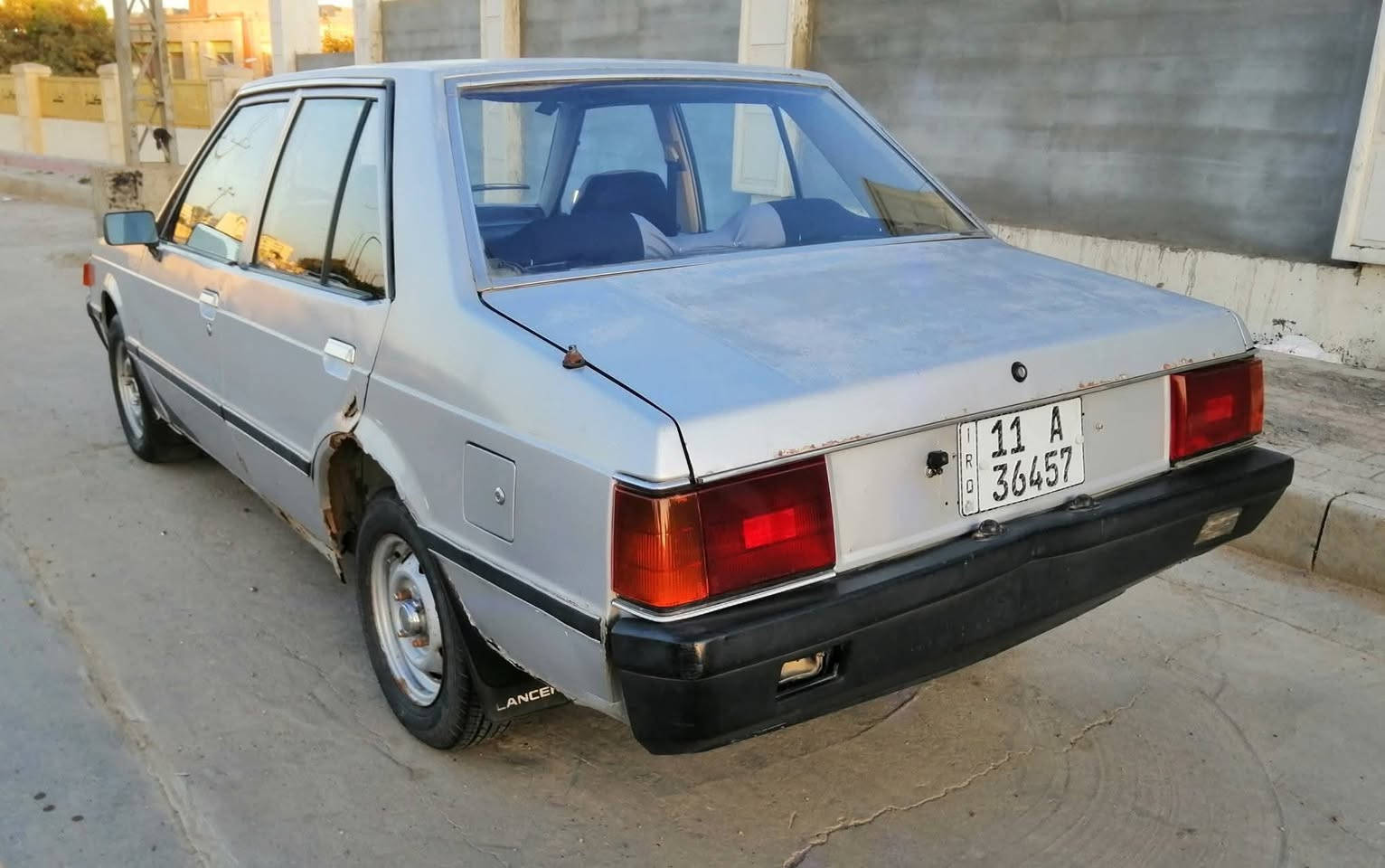 مسيوبوشي لانسر موديل 1981
سيارة ع وضع الشركة استخدام شخصي

رقم بغداد انكليزي بإسمي تحويل مباشر

السيارة بلاديه بيها خياس موضح بالصور

السعر 33 ورقة بيها مجال 

مكان السيارة بالرمادي

اتصال أو واتس

  *********** ☎️
