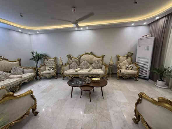 تخم ملكي للبيع استخدام قليل 
سعر مليون ونص ماخذته ب ٥ 
للاستفسار الاتصال او المراسله ع ‭٠٧٧٠ ٨٠٦ ٧٩٩٧‬
مكان البنوك
