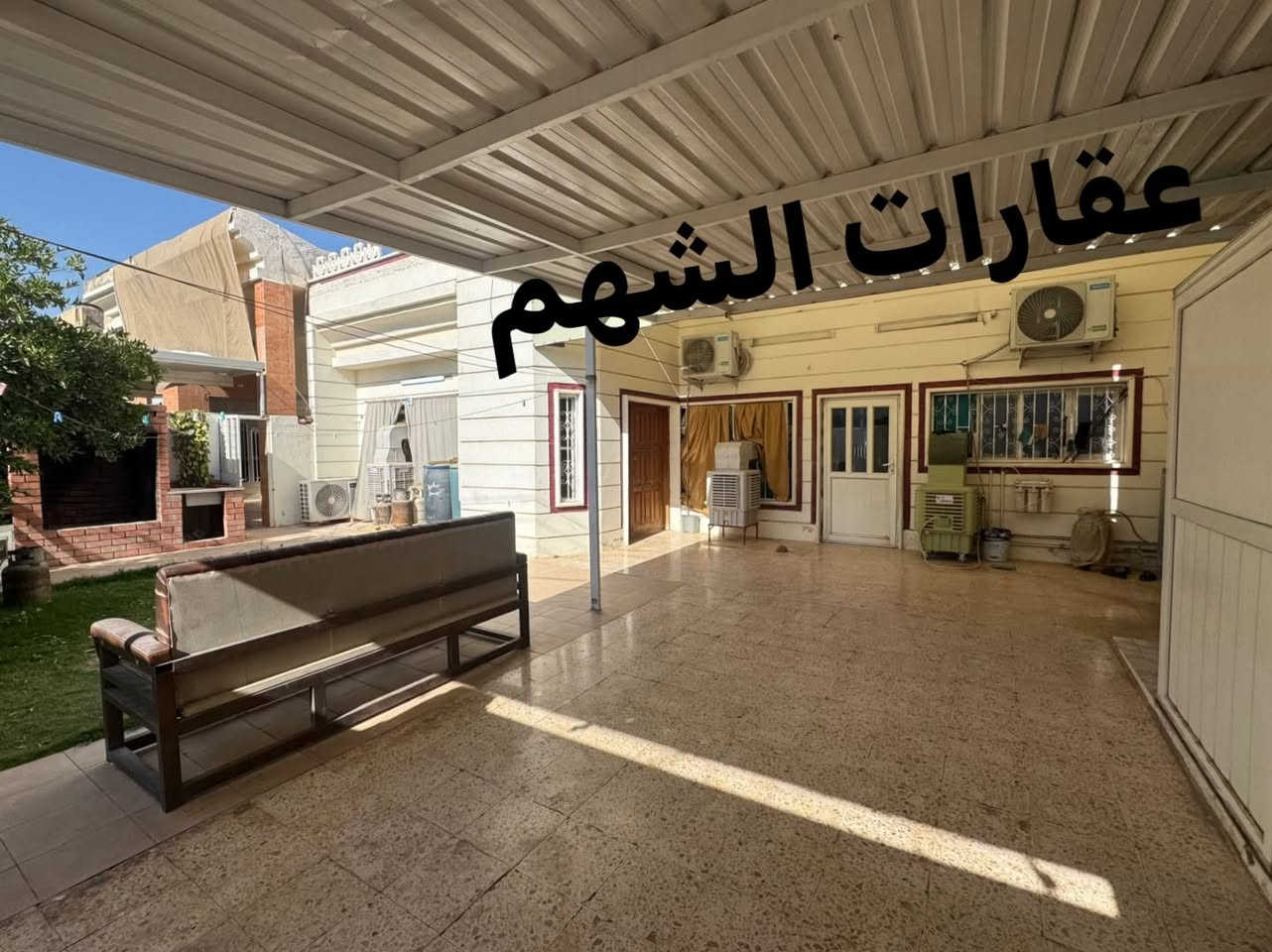دار للبيع حي الضباط الثانيه قرب مسجد الصبور البيت يتكون من 5 غرف المساحه (260) ركن على ساحه للاستفسار ***********
