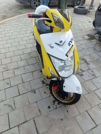 السلام عليكم سكنس لد للبيع دراجه حلوه وكامله مابيه نقص تريشه يسره موجو...