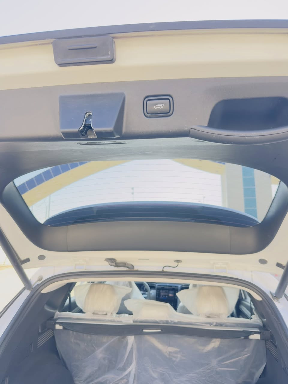 السلام عليكم
توسان امريكي رقم بابل بسمي السياره فول للخير 

بدون دواخل بدون ايرباك وبدون صبغ مبدلهن نفس 

الون صور الحدث موجوده ماشيه ١٨. داخل ابيض 

جنطه كهرباء سادبريك بصمه شحن لاسلكي 

كشن كهرباء وبعد اهوي مواصفات السعر 

٢٠٠ وبيه شويه مجال ***********
