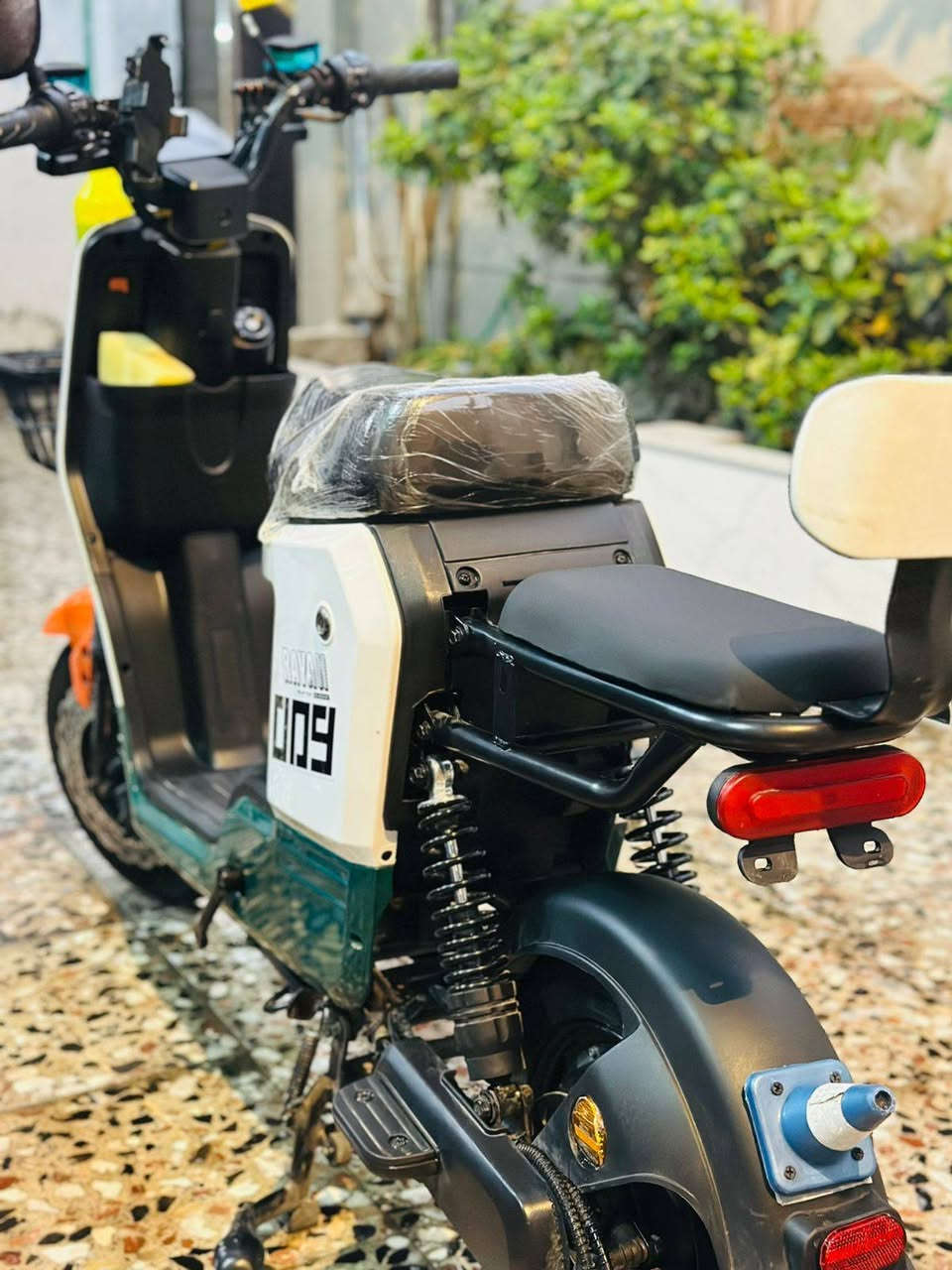 السلام عليكم دراجة شحن للبيع حجم 20 أربع بطاريات حجم كبير الدراجه مابيها شي فول مواصفات ريان التأثيرات مال شركه الدراجه مابيها اي نقص للسستفسار ***********
