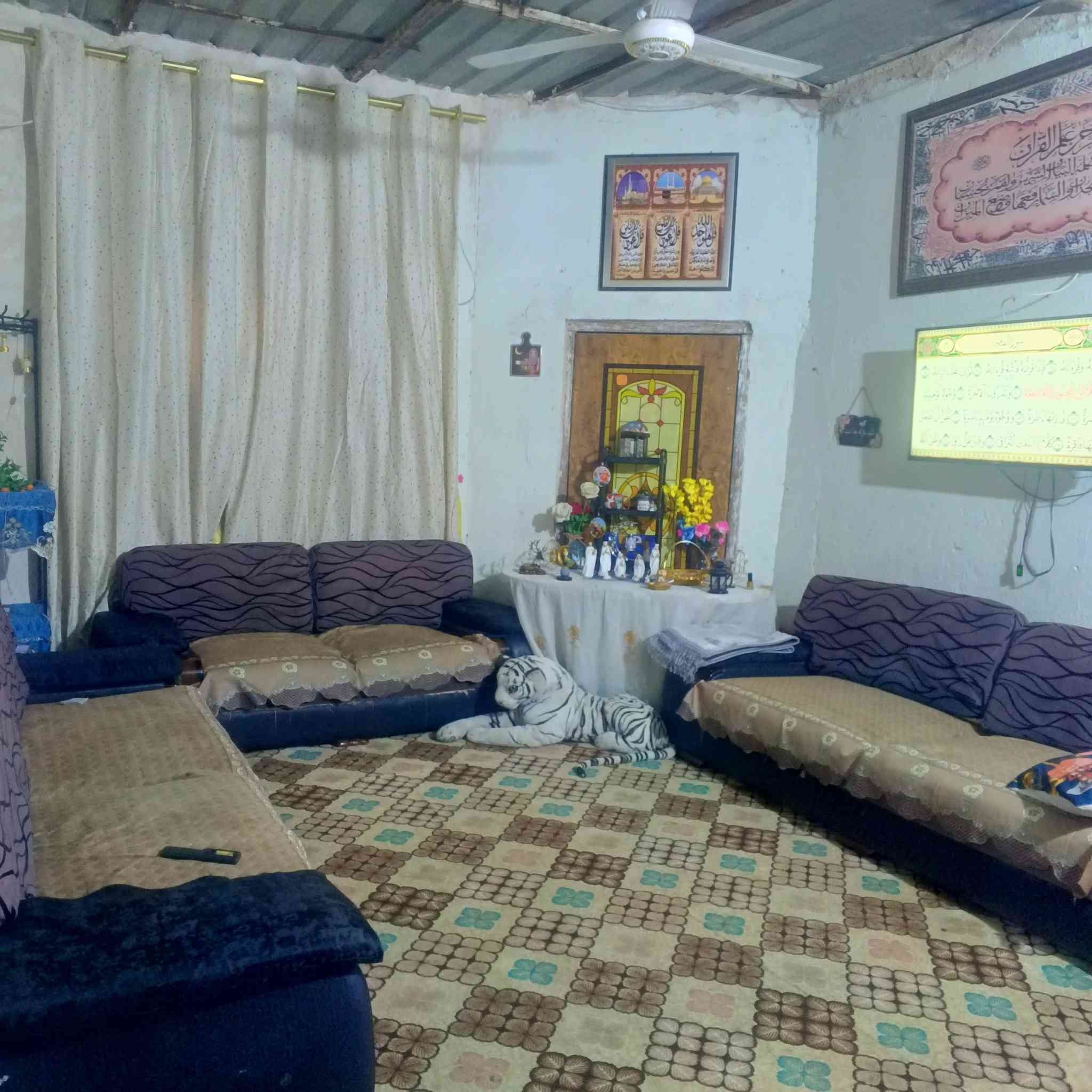 سلام عليكم ورحمه الله مرخصت الادمن بيت للبيع اصلاح زراعي ٢٥٠متر غرفتين هول استقبال مطبخ صحيات خارجية حمام داخلي ٣٠ وبي مجال للطيبين العنوان حي الغدير قرب الشيخ ابو ياسر***********بي واتساب
