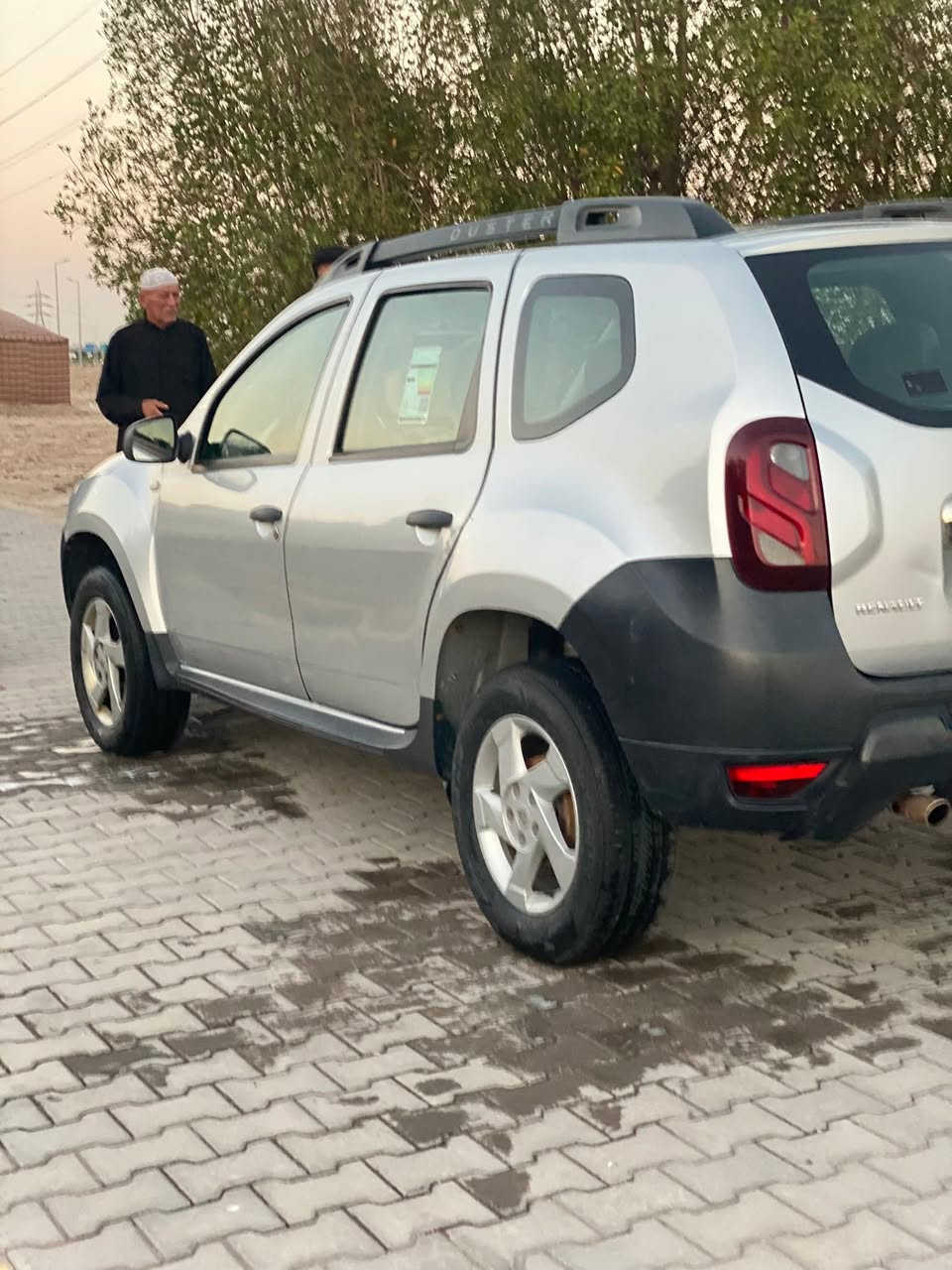 السلام عليكم 
رينو داستر مديل 18 مكينة كير كفاله حداديه تبريد جاهزه رقم بصرة باسمي جاهزه للتحويل ما بيها نقوصات البدي كفاله من الضربه القويه والصبغ والتبديل بيها طخات شوف العين السعر 100 وبي مجال قليل للشراي للاستفسار  ***********
