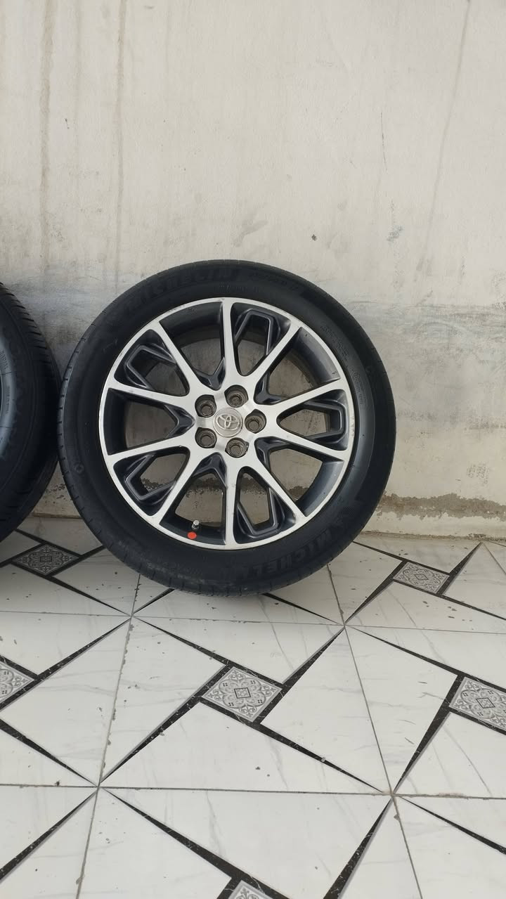 اسلام عليكم اخوان سعر 250 الف واصل وجب جديد طخم ويل تايرات كورلا SE موديل2017 حجم 17 شريكة أصلي بلادي ماشاء الله نضيف لا لحيم لا عواج لا صباغ طخم تايرات نص عمر قياس تايرات 215/50/17 سعر 250 الف عنوان كركوك قادسي أو لا يم نادي سولاف رقم موبايل ***********  ***********
