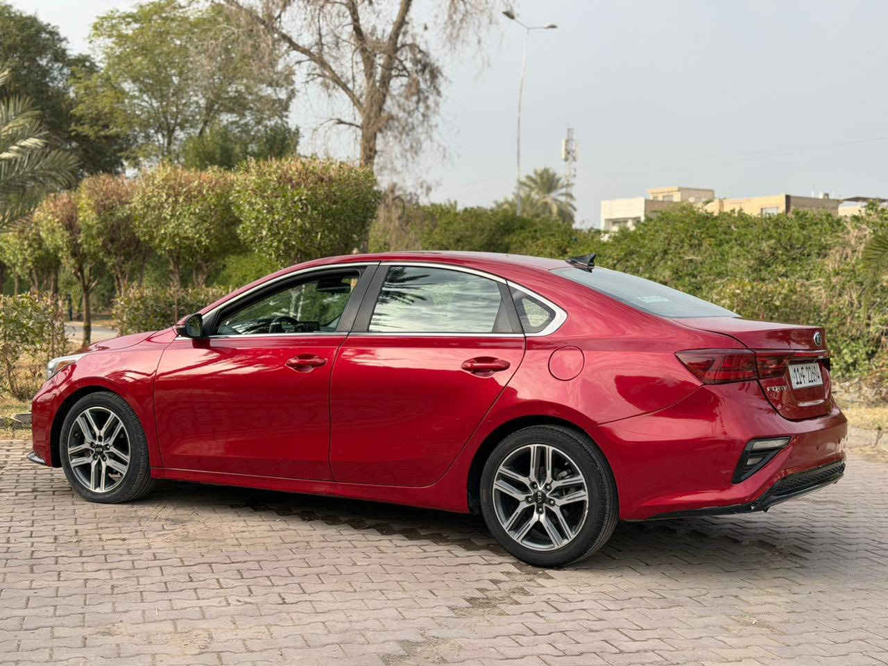 السلام عليكم 
كيا فورتي 2019 فول عده الفتحه
حادث جاملغ خلفي من امريكا وبلعراق بس بنيد 
موصفات:
بصمة تشغيل 
كشن كهرباء
مثبت سرعه 
كشنات تدفئة
تحكم ستيرن 
شاشه جبيرة
بصمة ترحيب
تبريد ثلج
مكينة 2000 دوش
وبعد بيها موصفات سياره جاهزه من كلشي 
السعر:130$
المكان:بغداد _الحرية
رقم:***********
