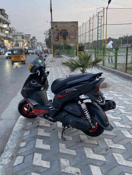 السلام عليكم 

كفاله عامه 

كلج امامي رياضي الدراجه مفتوح سرعتها مو قافله 

ستان صفح نيكل اصلي 
يدات بريك اصلي 
قطرة اكسل 
ستيلات مال گاعيه 
***********
