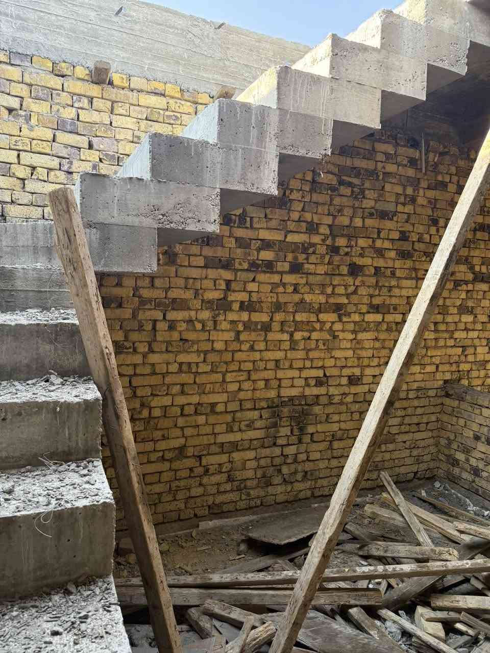 السلام عليكم بيت هيكل  ١٠٠ متر مربع واجه ٥ نزال ٢٠ كونكريت خريطه مودرن داخل مجمع الجامعة النموذجي حجي هندي تفاصيل الاتصال على الرقم فقط ***********
