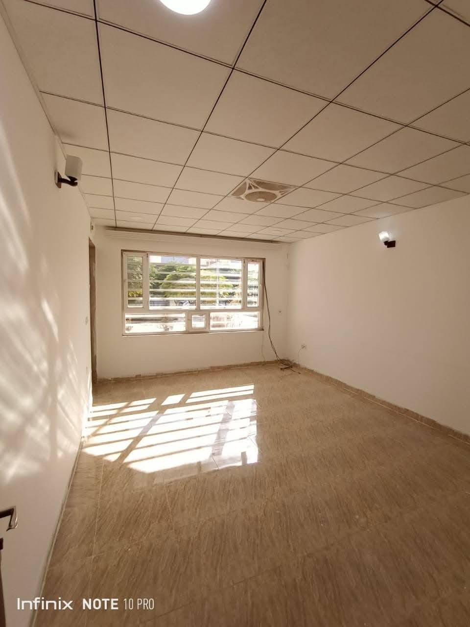 بيت للبيع في شقلاوه مجمع ئافاس ١٦٠ متر موقع ممتاز يتكون من غرفتين نوم وصالة وحولي ومطبخ وصحيات منفصله وحديقة وكراج ويبعد عن سوق شقلاوة ٣ دقائق ويسجل باسم كل من يحمل الجنسية العراقية وبسعر (( ٣ )) دفاتر و (( ٩٥ )) ورقة وللاستفسار يرجى الاتصال واتساب ***********
