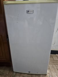 ثلاجة صغيرة • تبريد مضمون • قابل تفاوض