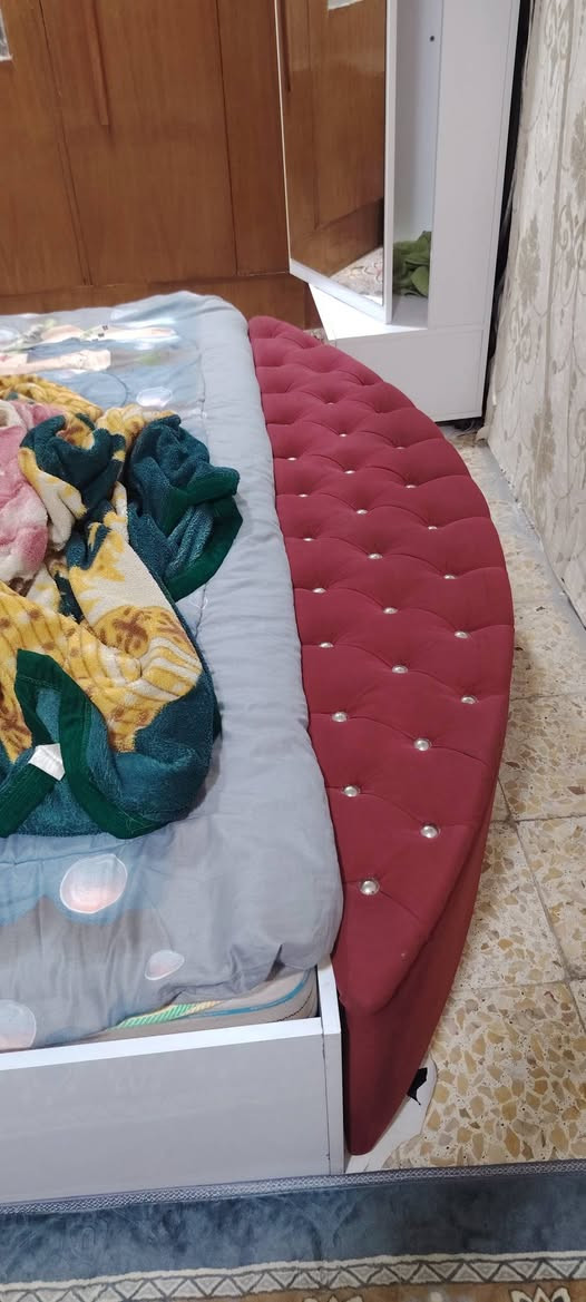 سلام عليكم غرفه اخشاب تركيه للبيع نضيه كلش مستخدمه قليل كلش السعر 600 وبيهه مجال قليل مكاني بالبصره الطويسه  ***********
