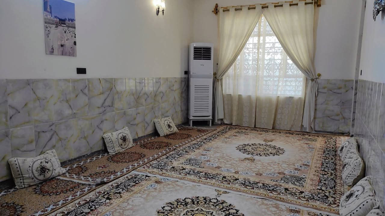 الدار للبيع مساحة الكلية الأرض 1680طابو زراعي الوجه 12متر نزال 140 متر
الطابق الأول ستقبال وصالتين 

ومطبخ حار بارد وحمامات 2 وغرفتين نوم 2 كبار وحديقة خلفية 

الطابق الثاني 3 غرف نوم وحمامات 2 وصالة البيت بناء جديد سنة 2023 خدمات كاملة ماء خطين حلو و سقي كهرباء وشارع تبليط الاستفسار *********** العنوان بغداد الولداية مقابيل الملاعب ملاحظة خدمات كاملة مدارس من روضة وبتدائية إلى الاعدادية كلهة قريبة مسافة دقيقة
