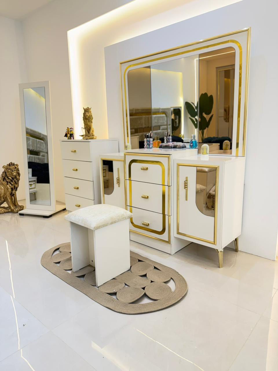 تم وصول
موديل اسيل  ابيض مودرن
*10 قطع* 
برغي وجوي حديد✅
ظهر بلوك 8 ملم✅
سرير دبل جك✅
مجرات تحت الكنتور✅
الجام فول برونزي✅
كنتور رفوف 
♦️كنتور 340 ملحق
♦️ميز تواليت 145 cm
♦️ كومدي عدد2, 60سم ظهر عالي اناره💡
♦️سرير200 سم*180سم
♦️مرايا قيافه
♦️شازلون 
♦️طابورية
♦️دراور
السعر مليون و500  الف دينار عراقي🇮🇶 مع التوصيل والشد
شركة نوميرا
للتواصل ماعليك فقط مراسله الصفحه او الاتصال ***********واتس
