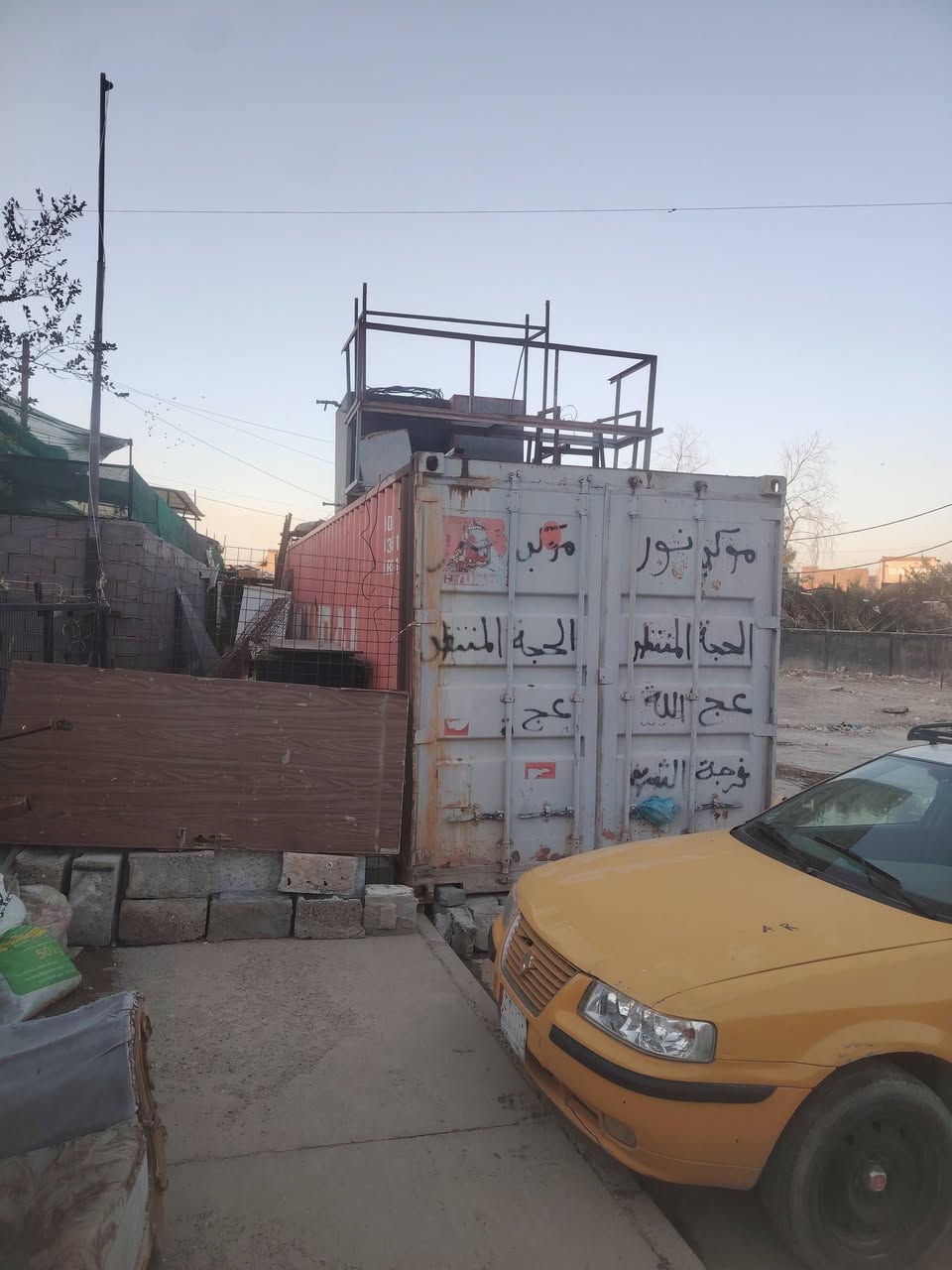 السلام عليكم اغراض موكب حاويه للبيع مكان بغداد استفسار اتصال على الرقم***********
