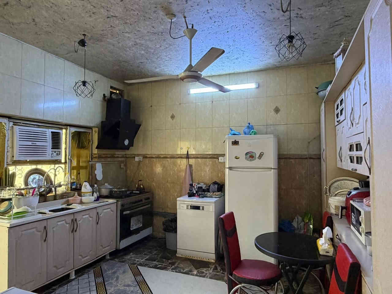 🏠 / دار للبيع مساحه ١٥٠ م طابو زراعي سند 

               واجهه ١٠ م / نزال ١٥ م 

🧱 بناء نظيف بحاله جيده 

الطابق الاول / مطبخ . أستقبال . هول . غرفه . مجمع صحيات . كراج 

الطابق الثاني / غرفتين . بيتونه . مجمع صحيات 

🌍 الموقع / بستان الحلو خلف المنزل 

للأستفسار أكثر مراجعة مكتب 
#عقارات_أراضي_بابل_الخضراء للمقاولات العامه والتصاميم الهندسية 
شارع ٦٠ .. عمود ٣٠٠ .. مقابل أستدارة علي بقلي 
الشيخ حازم 
وسام محمد 
أبو حيدر / ***********
