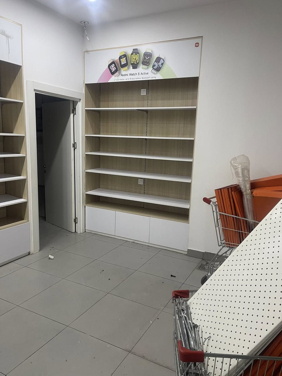 رفوف محل البيع اتسفسار اكثر وتساب***********
