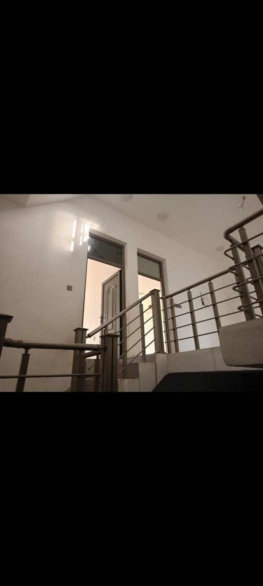 السلام عليكم
بيت للايجار 150 متر بناء حديث
5 غرف نوم 
مدخلين مطبخ وصالة 
العنوان أبو منيصير حي الرضوان
للتواصل ابو احمد ***********
