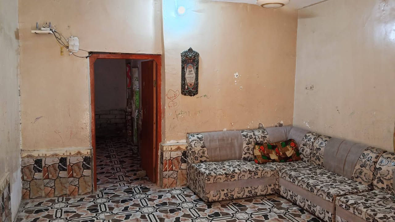 بيت للبيع 200متر  ناصريه حي اريدو قرب مستشفى المعوقين كامل خدمات ماء كهرباء مجاري مولد انترنيت الوطني  تبليط بلباب حديقه اطفال مدارس 
البيت بناء قديم 
السعر 150بيه مجال الشراي ياخابرني 
***********

