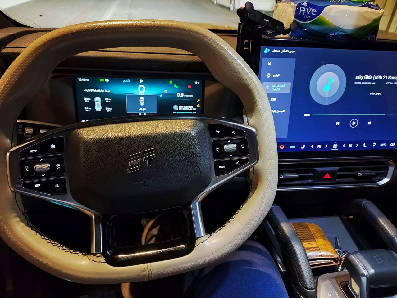 سلام عليكم  جيتور T2.    
2025   
ماشية 42 الف كلم 
السعر /36500 مليون  
هاتف /***********
مواصفات السيارة  المعروفة 
بيها رصعة ما تبين يمكن حتى بالسونر من اخذتها بيها 
الجامة الامامية بيها ضربات بسبب انها عدلة 
مكانها بغداد مجمع البدور طريق مطار بغداد
