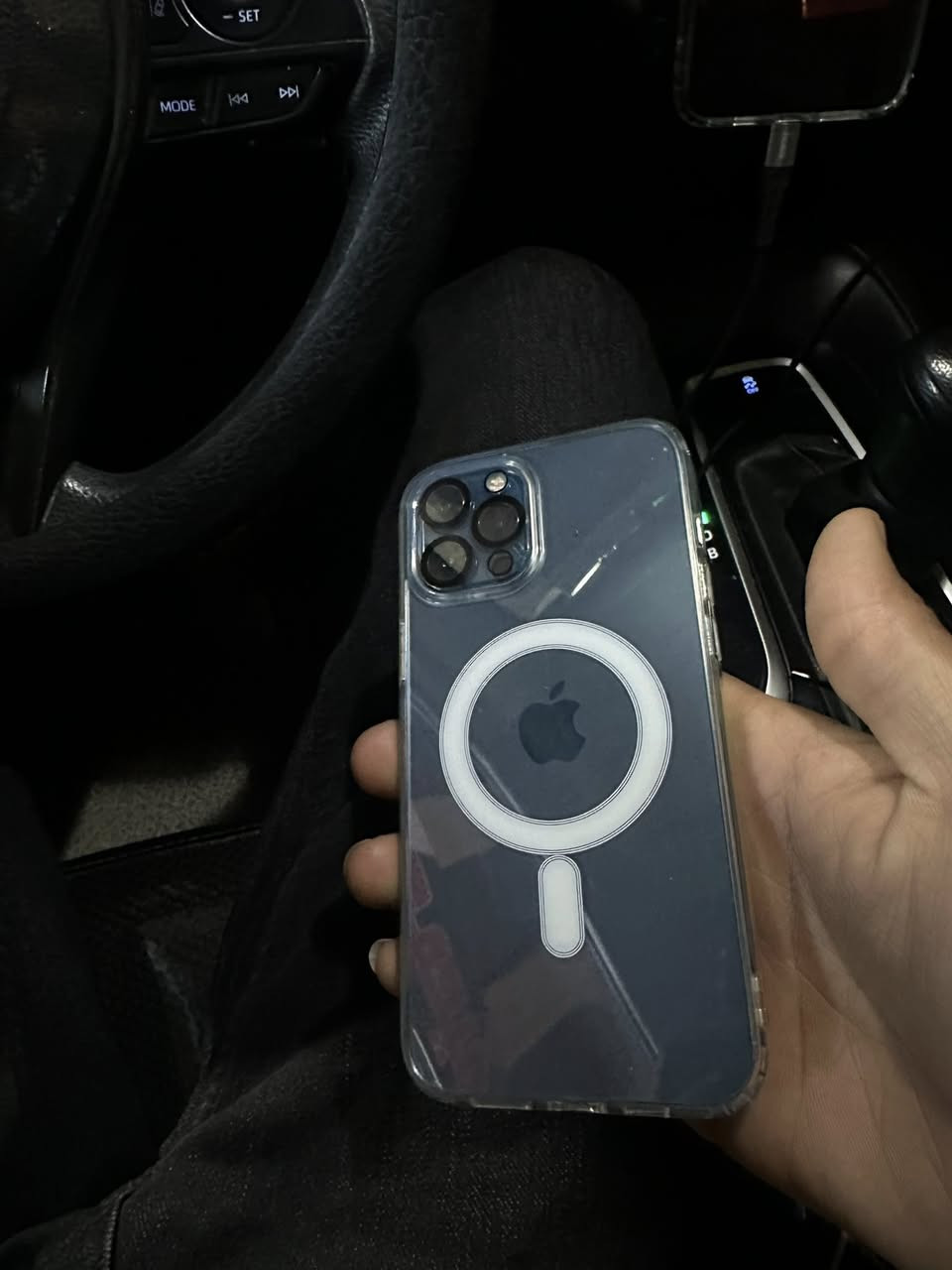 سلام عليكم ايفون ١٢ برو ماكس يشهد الله جهاز جديد مداخل تصليح كله بلادي ذاكره ٢٥٦ بطاريه ٨٠ او بل عافيه ع ياخذه تجي تاخذه من باب لبيت سعر ٤٠٠ /***********
