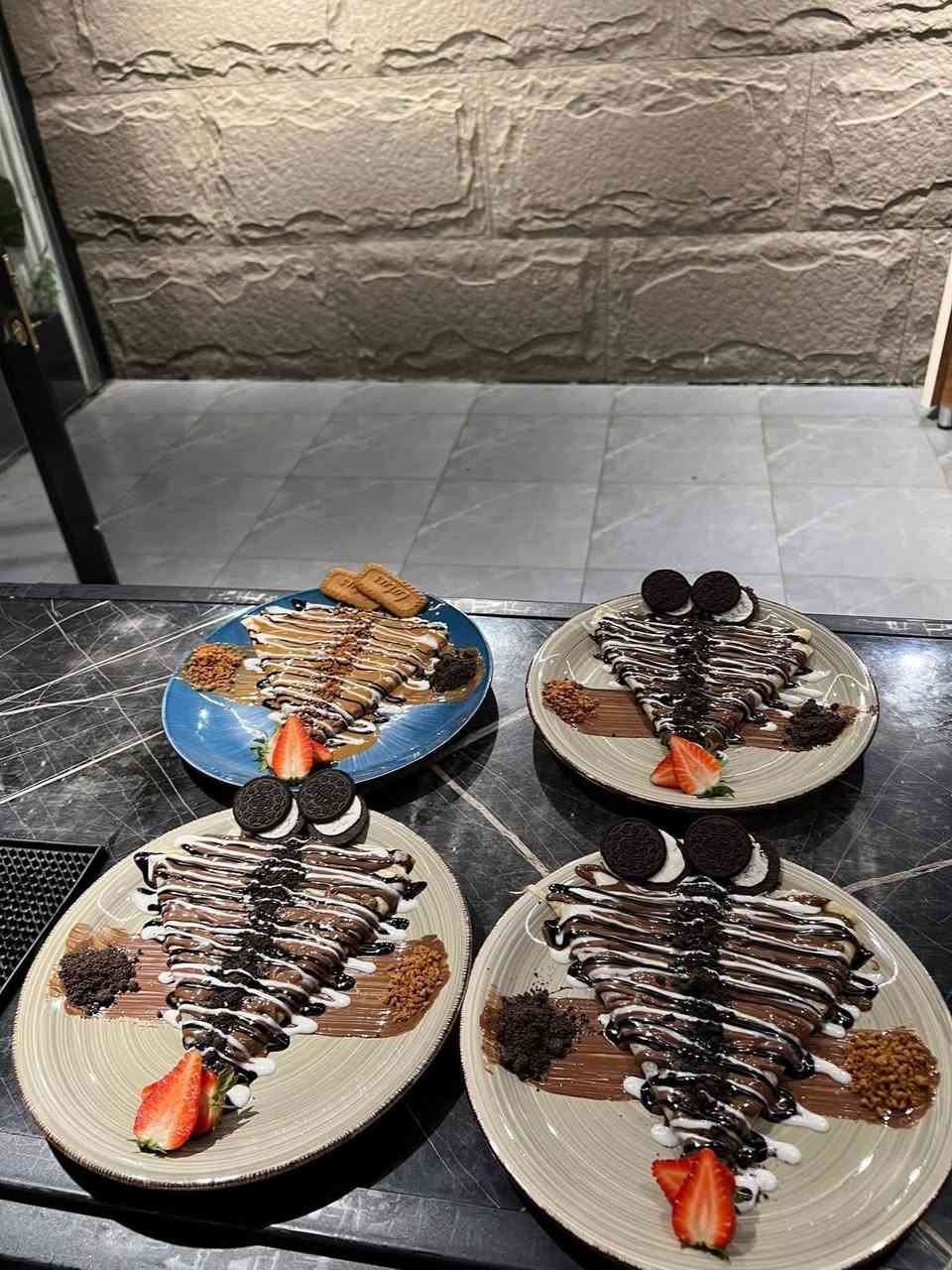 متفرغ للعمل في بغداد
خبرة أكثر من 15 سنوات في مجال 
المشروبات الحارة والباردة.

أجيد تحضير جميع أنواع العصائر الطبيعية، السموذي، الموهيتو، الميلك شيك، 

والمرطبات بأنواعها، بما فيها الآيس بيري/الأزبري بجميع النكهات، إضافة إلى السوفت بعدة أنواع.

متخصص في إعداد جميع المشروبات الساخنة:
جاي حامض، نسكافيه، كابتشينو، وكافة أنواع القهوة (سادة – وسط – حلوة)، القهوة الجكليتية، القهوة التركية، والقهوة العربية.

ملاحظة:
لا أجيد استخدام جهاز الإسبريسو الاحترافي،

📩 للمراسلة واتساب أو الاتصال:
📞 ***********
