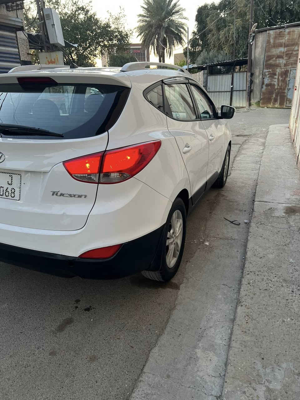 السلام عليكم توسان ١٣ نص فول كامرة حساس خليجي بيهه طخه يم الرقم الخلفي بي صبغ يم الرقم فقط الباقي كفاله عامه من كلشي محرك مفتوح كازيت بالصيف صار بيهه رقم هزة سنويه جديدة بسمي محرك كير مكفول تبريد صدر امامي خلفي جديد تايرات جدد كهربايات شغاله كامله من كلشي مكاني بغداد الكرخ قرب ساحت عدن رقمي ممتواجد خاص اتصال فقط السعر / ١٣٧ رقمي / *********** احمد
