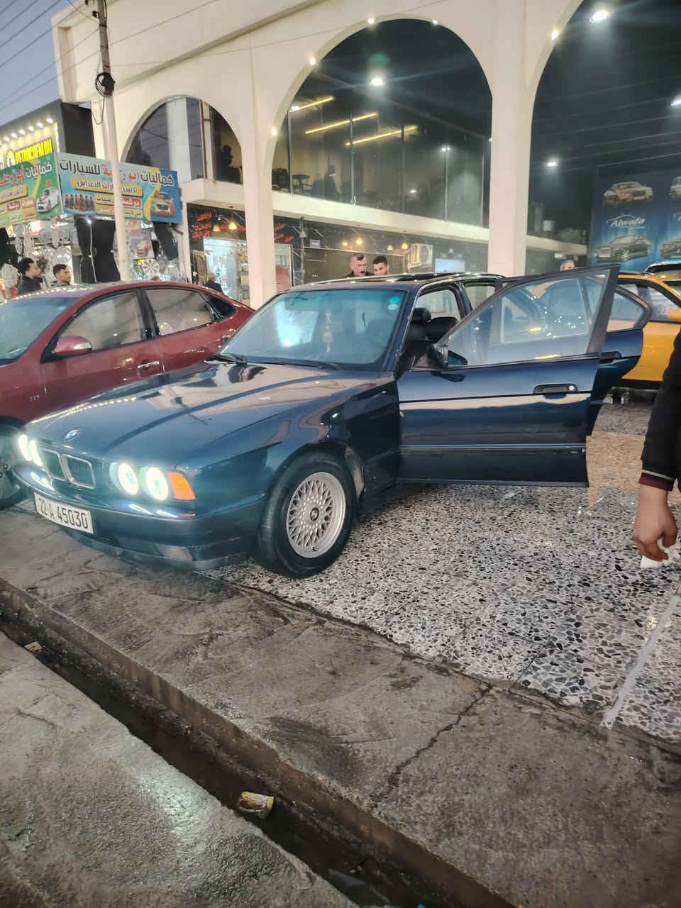 بيئم 525 كبس سياره نضيفه مكينه جديده شادها طخم امامي خلفي جديد تبريد ثلج كير فول عدا الفتحه عليها ادامه كامل ماعايزها برغي 
السعر 63 الشراي يدلل مكان الموصل الأيسر
 ***********
‏‪***********‬‏
