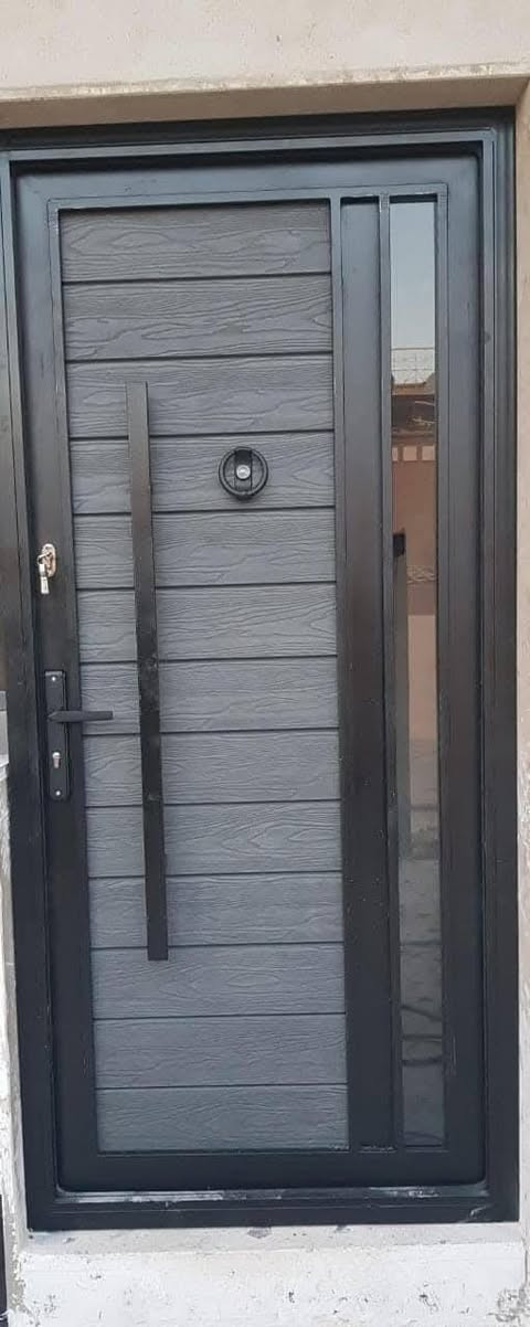 سلام عليكم حدادة عامها شغل مضبوط وموعد تفاصل بيبان شبابيج ساقف كيسبان كيبري مع تنضيف جميع الحديد وصبغ حياكم الله نعمل جميع مناطق البصرة  *********** شغل درجة اولى وحدث شي
