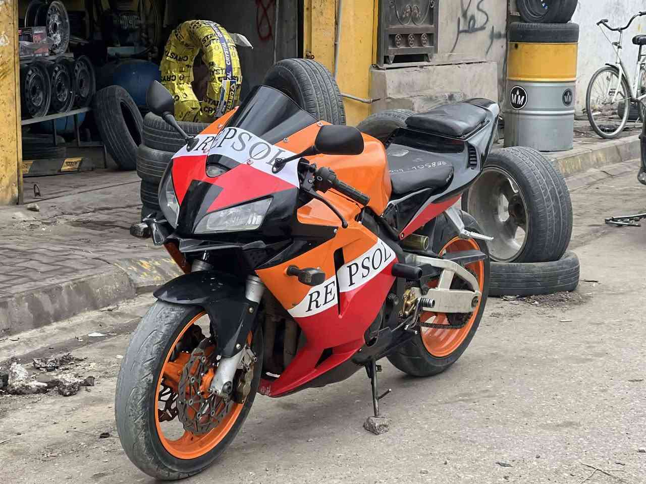 سلام عليكم ئم ماتوره بو فروشتن 600RR ره قم موبايل ***********
