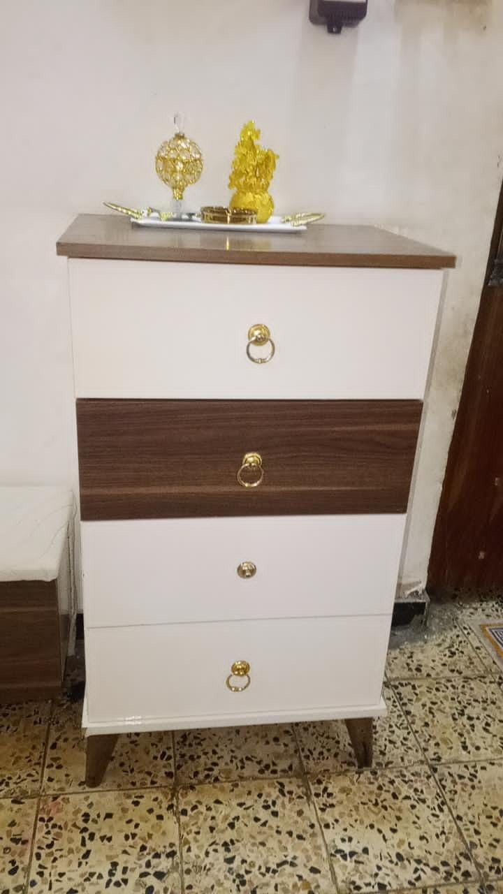 غرفه تركي للبيع ٩ قطع سعرها ٨٠٠  بيها ضرر بسيط كسر بجامه  كما موضح بالصوره لالسعر بي مجال


**إذا كنت صاحب هذا الإعلان وتريد حذفه لأي سبب، رجاءا أرسل رسالة إلى الدعم الفني**