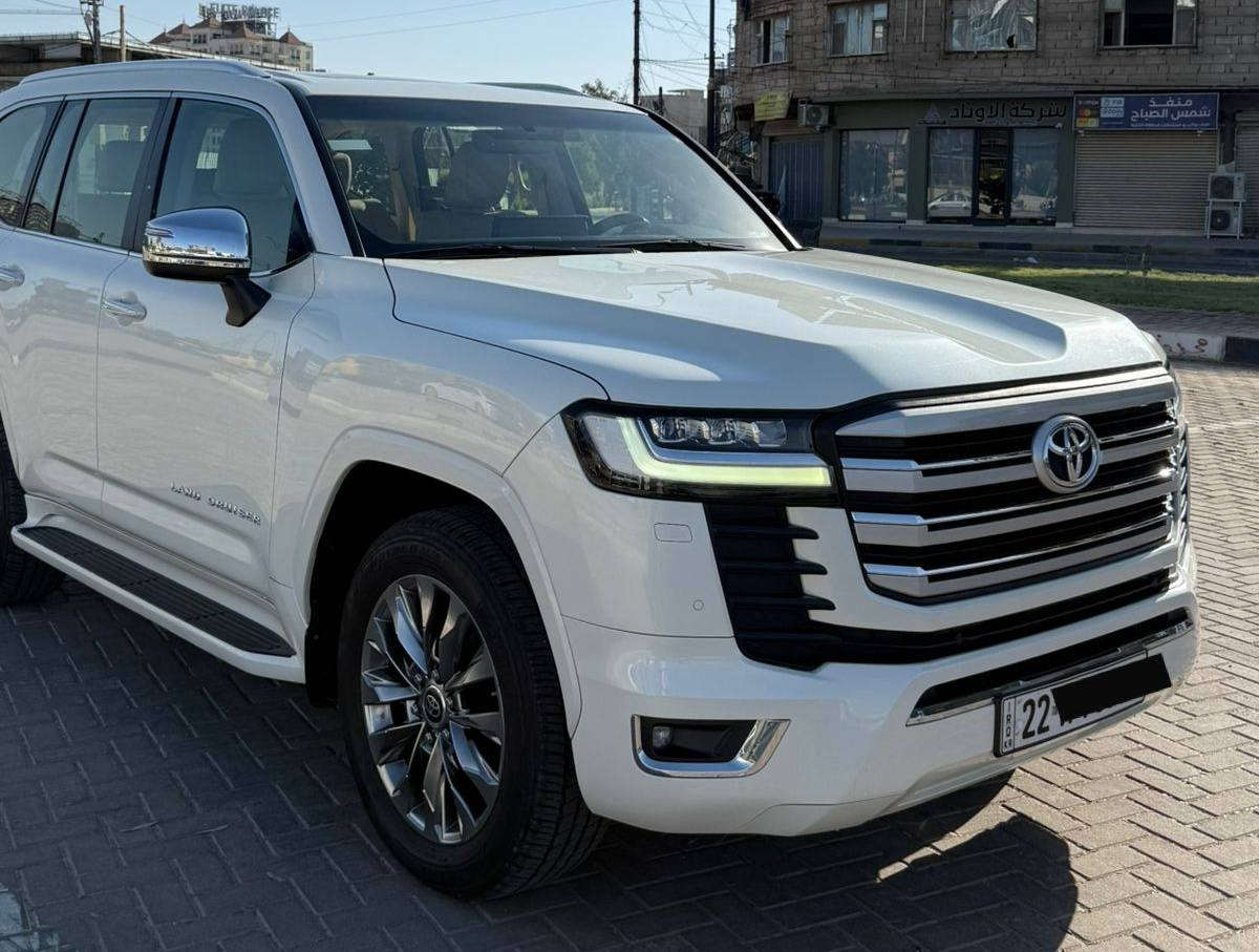 لاند كروزر VX موديل 2023 (فئة VX 

محرك 6 سلندر 3.5 لتر

ناقل حركة أوتوماتيك 10 سرعات

نظام دفع رباعي دائم 4WD

تشغيل بصمة وبصمة أبواب

شاشة معلومات وترفيه كبيرة

نظام ملاحة GPS

كاميرات 360 درجة

حساسات أمامية وخلفية

شاشة عدادات رقمية متعددة المعلومات

مقاعد جلد فاخرة

مقعد السائق والراكب كهربائي مع ذاكرة حفظ

تبريد وتدفئة للمقاعد الأمامية

تبريد للمقاعد الخلفية (في بعض النسخ)

تحكم كهربائي بالمقود مع ذاكرة

فتحة سقف

باب خلفي كهربائي

شاحن لاسلكي للموبايل

نظام صوتي فاخر

مثبت سرعة راداري

نظام المحافظة على المسار

نظام التحذير من التصادم الأمامي مع الكبح التلقائي

مراقبة النقطة العمياء

تنبيه حركة المرور الخلفية

اختيار أنماط القيادة المختلفة

نظام الزحف على الطرق الوعرة Crawl Control

قفل دفرنس وسنتر دفرنس للطرق الوعرة

إضاءة LED أمامية وخلفية

مرايا كهربائية مع طي كهربائي

7  مقاعد

ماشية 85 ألف كم

سنوية جديدة

كير ومحرك مكفولين

الضرر موضح بالسونار، قطعة واحدة صبغ فقط

السيارة بحالة ممتازة وجاهزة للفحص

للاستفسار: ***********

🔴 علق سوف يوصلك الرسائل سعر
