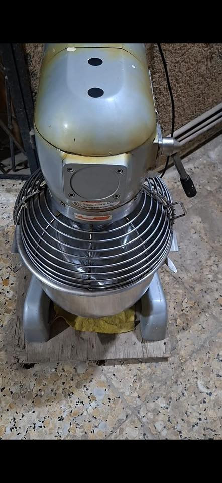 السلام عليكم ،، للبيع خلاط كيك 20 لتر مستعمل ثلاثة اشهر فقط السعر 400 الف للاستفسار الاتصال على الرقم *********** المكان بغداد
