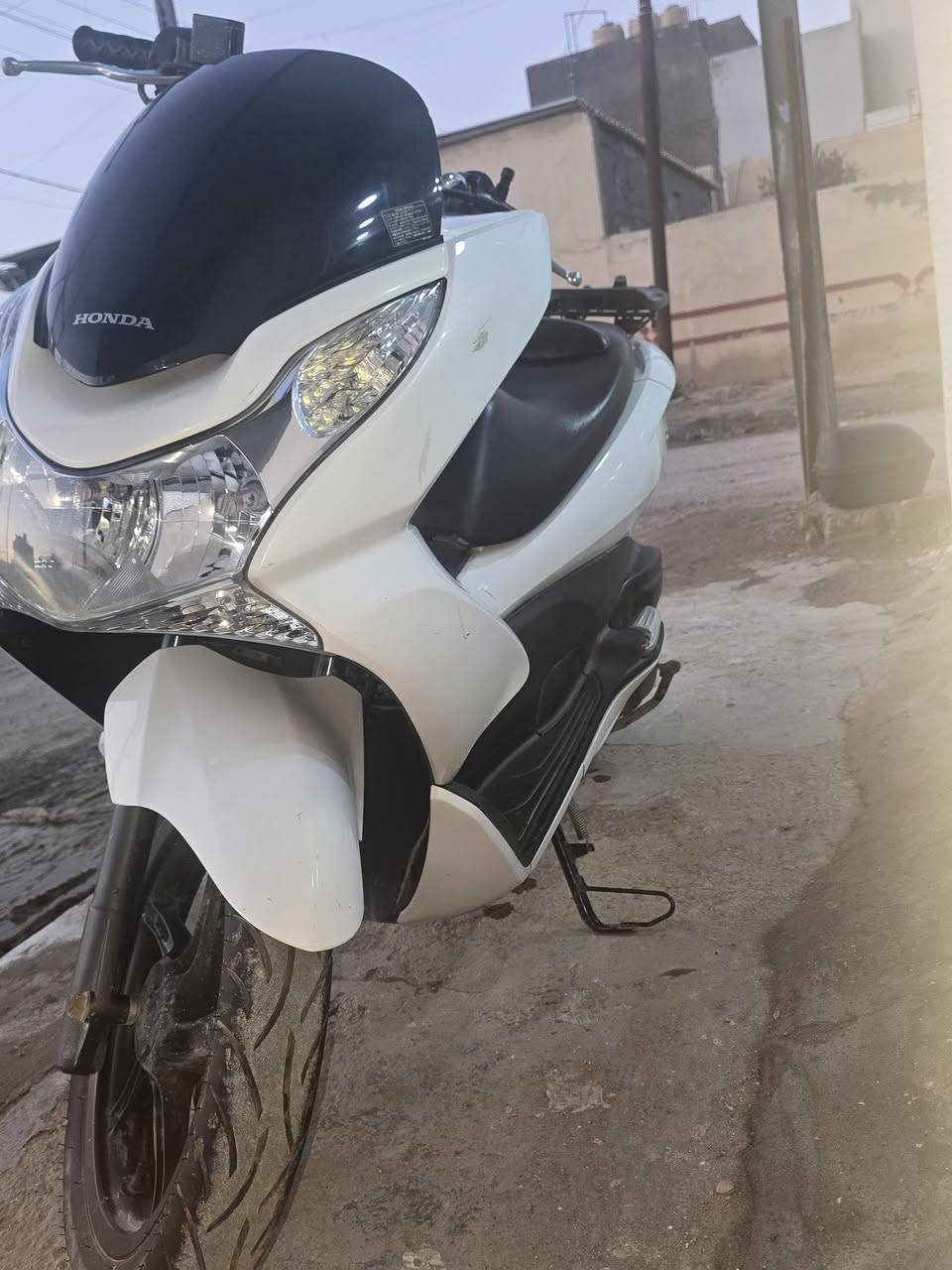 Pcx الجيل الأول دراجه جديده بمعنى الكلمة 
العام نزلت من الرمبه العنوان بابل الهاشميه 
***********
