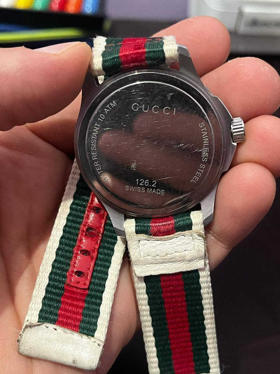 ساعة يد ماركة Gucci بتصميم رياضي انيق
مينا مستديرة 
علامات ساعه معدنيه 
خاصية عرض التاريخ 
هيكل وابزيم من الفولاذ 
زجاج زفير مقاوم للخدوش والصدمات 
سوار بالوان مميزه


**إذا كنت صاحب هذا الإعلان وتريد حذفه لأي سبب، رجاءا أرسل رسالة إلى الدعم الفني**
