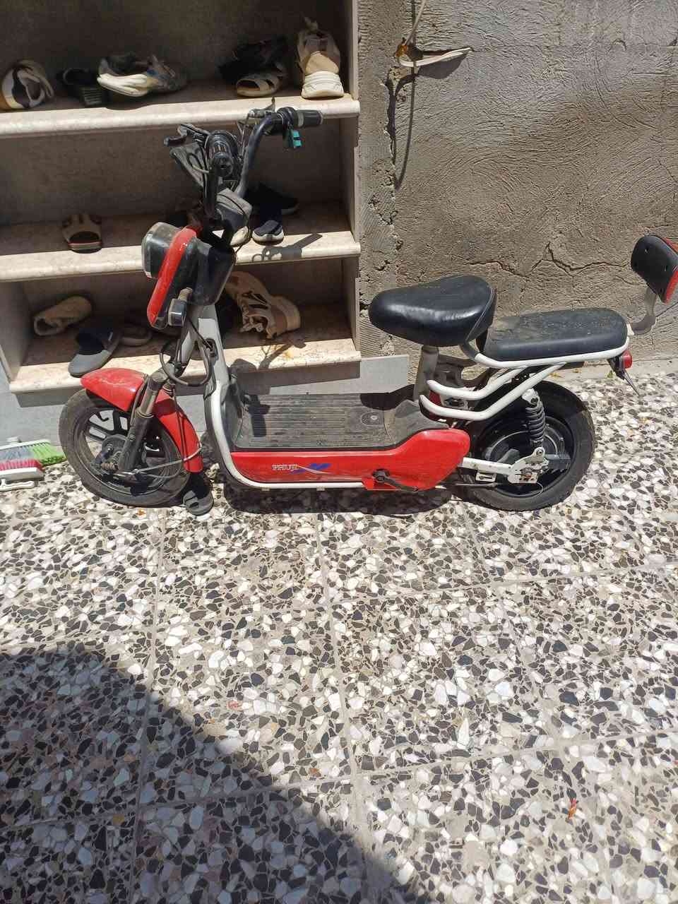 للبيع هاي دراجه شحن كامله شغاله كلشي مابيهه بس تاير الخلفي مخلوع رايدهه ٢٢٥ بغداد ***********
