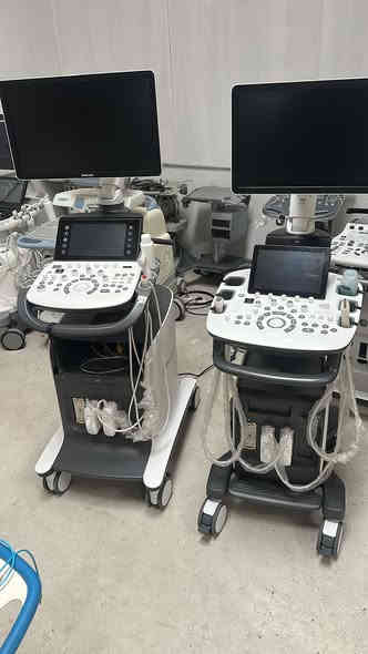 🔵 عــرض خــاص – جهازين إيكـو سامسونـغ بحالة مميزة

Samsung HS70A & Samsung HS50 – Made in Korea

فرصة قوية للعيادات والمراكز… أجهزة جاهزة للعمل وبدون أي ملاحظات!

---

⭐ 1️⃣ Samsung HS70A – جهاز فخم بمواصفات عالية

High-end Premium Ultrasound

🔹 شاشة Samsung HD كبيرة
🔹 شاشة لمس واسعة للتحكم السريع
🔹 4–5 بورتات بروب
🔹 دقة عالية جداً بالـ 2D و الـ Doppler
🔹 مناسب للقلب – نسائية – مفاصل – أوردة – باطنة
🔹 جودة تصوير ممتازة حتى على العمق
🔹 نظام تشغيل سريع واستجابة عالية
🔹 صنع في كوريا – رقم تسلسلي واضح

🔵 الجهاز بحالة شبه جديد – نظيف جداً – بدون أي عطل أو تصليح
🔵 جاهز للفحص بمكانك

---

⭐ 2️⃣ Samsung HS50 – جهاز متوسط راقي ومتين

Mid-range Ultrasound – Excellent Value

🔹 شاشة لمس
🔹 شاشة عرض كبيرة Samsung
🔹 4 بورتات بروب
🔹 أداء ممتاز للفحص العام والنسائية والمفاصل
🔹 اقتصادي ومناسب للعيادات الخاصة
🔹 هادئ وسلسل بالاستخدام
🔹 شكل حديث وكرف متين
🔹 صنع في كوريا – رقم تسلسلي موثق

🔵 الجهاز نظيف، مشمول بفحص كامل وبروبّات مشدودة دون أي مشاكل

---

🎁 مميزات العرض

✔ معاينة كاملة قبل الشراء
✔ إمكانية التجربة داخل مركزك
✔ ضمان تشغيل
✔ تسليم فوري
✔ دعم فني بعد البيع

---

💰 السعر

سعر خاص جداً للجهازين…
السعر مناسب للتجار والأطباء – ولأول مشتري 

---

📞 للاستفسار والطلب ***********

الثقة للأجهزة الطبية – مصطفى
جاهزين لخدمتكم بأي وقت
