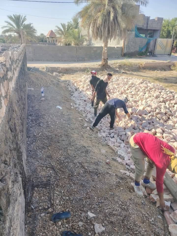 سلام عليكم  / يوجد كادر عمل جاهز/ تصعيد مواد/ تنضيف بيوت/ تفليش/ تكشيط/ تنضيف حدائق/ دفن نهري  / شقلنه ليل ونهار   /ومعداتنه جاهز/ ماعليك بس تصال على رقم  /  ***********./
