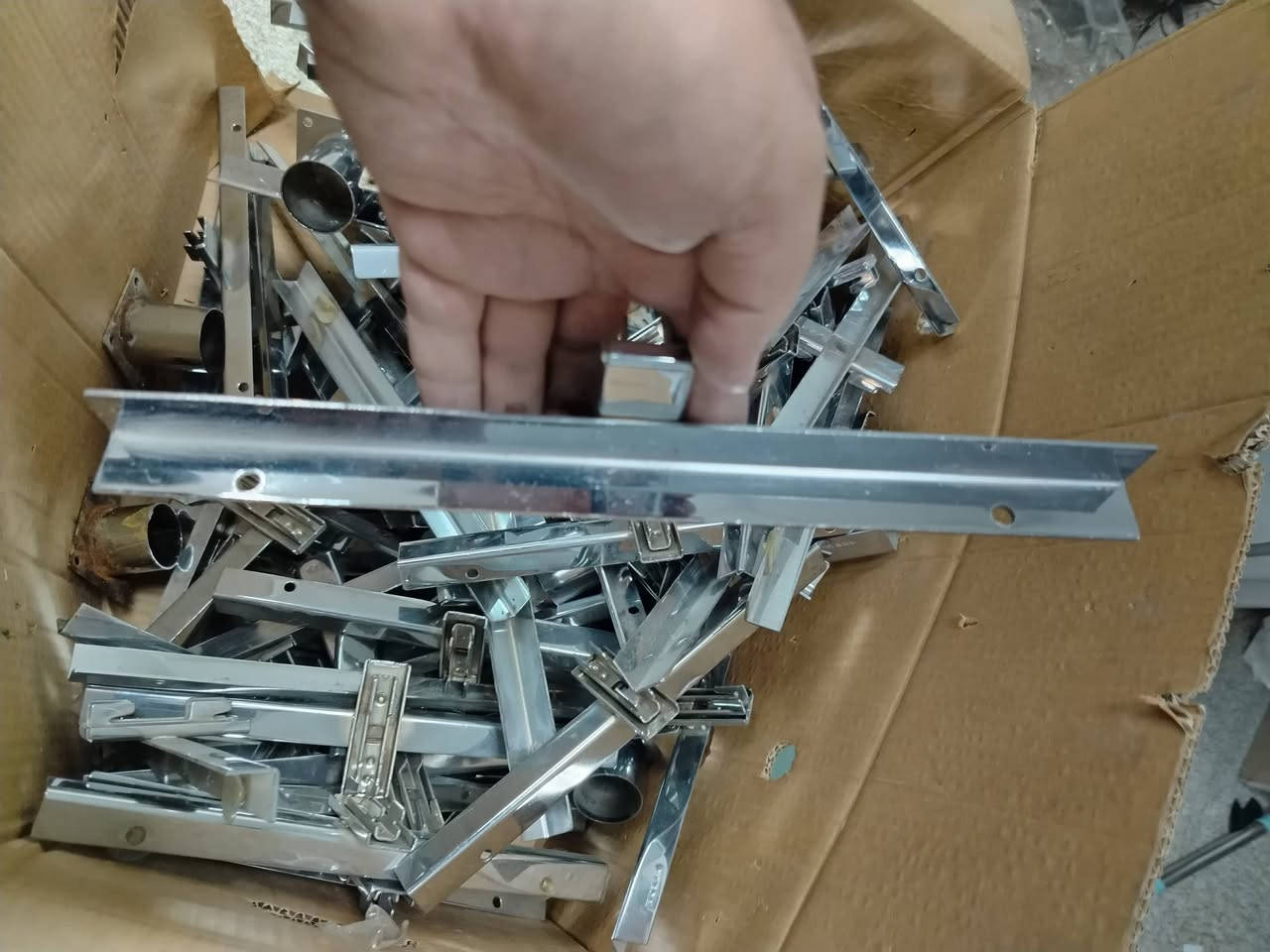 بلاش بلاش تصفية محل
اثاث و ديكور كامل للبيع
شتريد موجود  مكاني كركوك
للاستفسار راسلنا على الخاص


**إذا كنت صاحب هذا الإعلان وتريد حذفه لأي سبب، رجاءا أرسل رسالة إلى الدعم الفني**