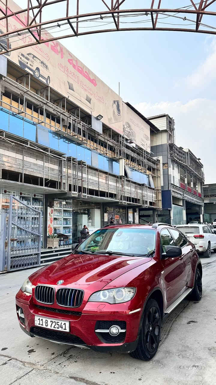 للمروس فقط للمروس فقط
اللهم صل على محمد وآل محمد 
السلام عليكم  
BMW X635i 
موديل 2011 
رقم بغداد دولي  باسمي 
خليجيه وكالة العروش بيها فقط داير خلفي دحجه ومسويها
 محرك 35i n55
ماشيه 200 الف كيلو 
السيارة فول مواصفات بلاديه 
سقف سلايت
12 قرص 
مري شفط 
داتشو 
داخل اوف وايت 
كشنات حضن  vip
كاميرات عدد 5
بردات خلفية 
حساسات محيطيه 
تبريد ثلج +تدفئه
بصمه
تخم تاير جديد 
مكينه كير كفالة 
وبدي كذالك عده الطخه 
دشبول  مصفر بدون مسج  
مكان السياره بصرة/بغداد
***********
***********
