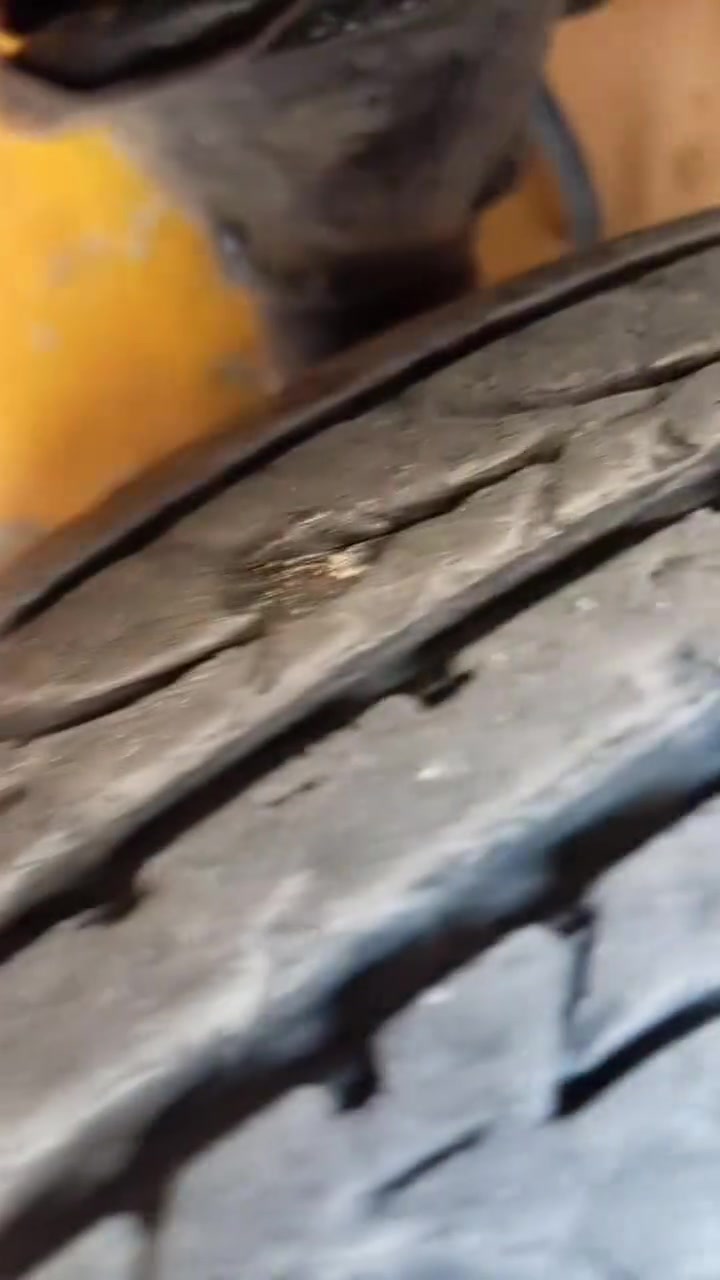 السلام عليكم سايبا موديل 12كير شواصي كفاله كشر حلو بدون أي ضربه ولاصبغ محرك بدلت دهن بخر بدون تنقيص اي دخان مابيهة  صدر عام جديد مصفرة هيئة غرامات تبريد ثلج تخم تاير جدد  تابع الفيديو السعر24 مكاني بغداد السيديه شارع السريع   تصال ***********
