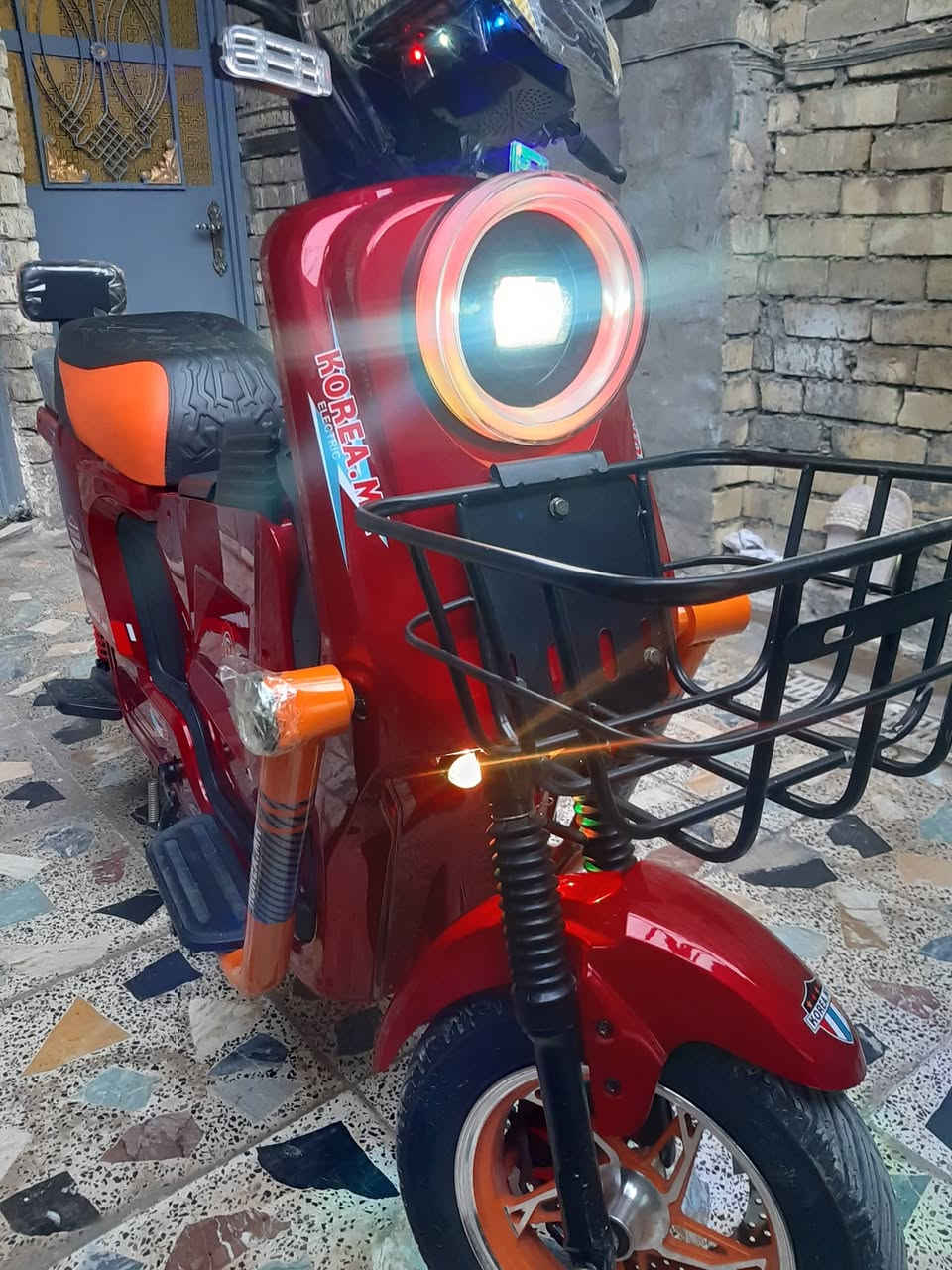 سلام عليكم دراجه شحنx900 للبيع   كله شغال  كفاله  دراجه من سرقه 5بطاريات حجم كبير كهربايات كامله لايت زنون عالي ناصي  سعر650   جديدة موديل 2025  دراجة جديدة جديدة جديدة 4 نمر سرعة 70 حقيقي    رقم الهاتف ***********
