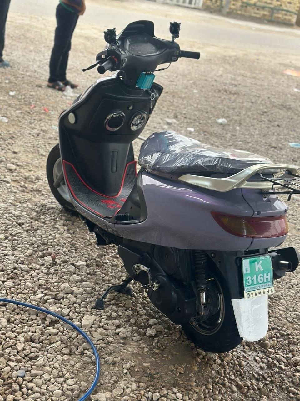 .
السلام عليكم 
للبيع 
دراجه فراشه فحل دسك امامي 
دراجه مفتوحه 
جاهزه مجهزه كبل لشارع 
تخم تاير جديد
كابريتر 
صالنصه FM
كهربائيات 
لايت زنون بك لايت اشاير كله جديد ماعيزه كلشي 
مكاني نجف عباسيه 
سعر 360وبيهة مجال قليل 
مكلف بلنشر
رقم صاحبهة 
***********
***********
