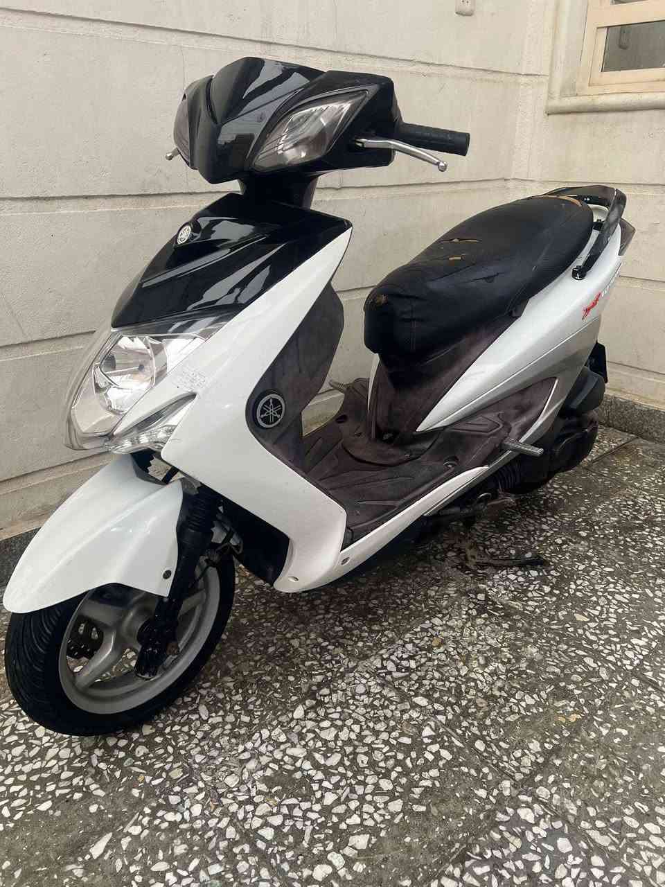 السلم عليكم دراجه سكنس لد يابني قبق نفخ داخل جوزي الدراجه جديده نضافت كفره80/100بل ميه الدراجه وكاله مكينه مكفولة بيه اكلجات رياضي من الرنبه صارلي 5اشهر امنزله من الرنبه بيه نقص طلاعه وكسر بل سمجه فقط الدراجه شلعه ومعدل السعر 1350وبيه مجال المو شراي لا يدخلي رحمه الولديكم مكاني الشعب ***********متواجد واتساب فقط
