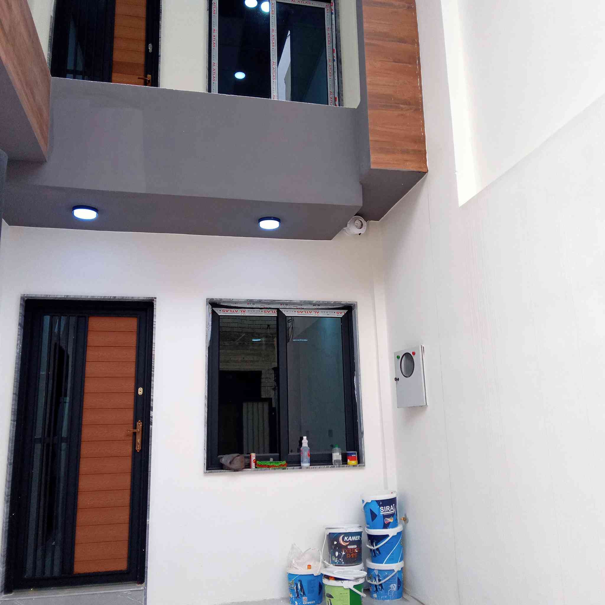 عروض مكتب انوار الخير
دار للبييع حي الملاين الولى
قرب جامع صواف
زراعي بستان ملك صرف 
مساحه١٥٠ متر
طابقيين  يحتوي على استقبال ومطبخ و ٥ غرف نوم وهولين
وصحيات دار  زيرو استلام فوري
خدمات كامله ماء كهرباء تبليط
عنوان المكتب بعد تقاطع العريان
مقابل الكمرك  مجاور غسل شرقي
***********
*********** ابوعمران
*********** ابواحمد
