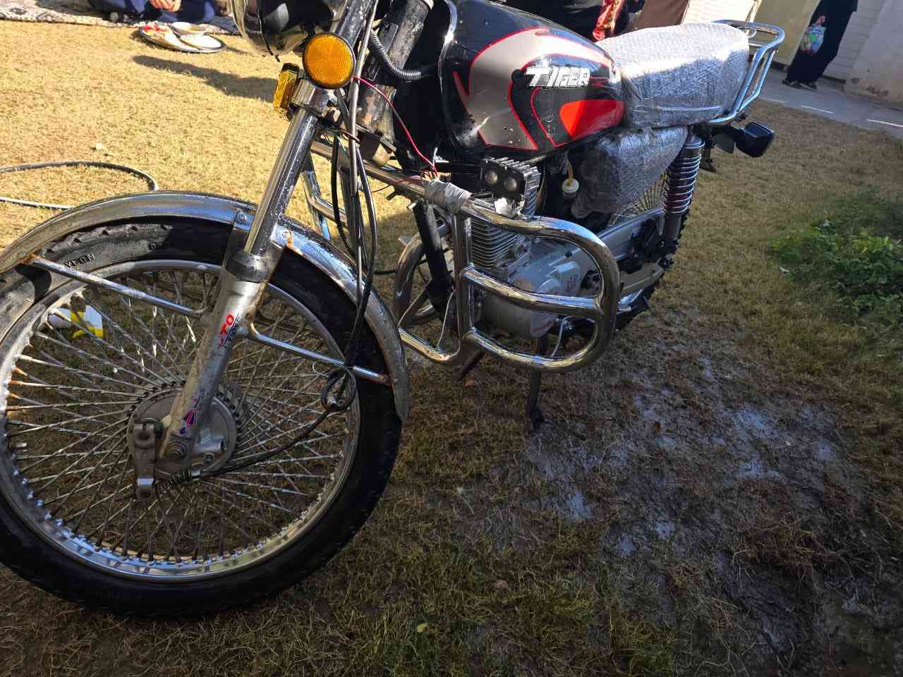 السلام عليكم.
دارجه للبيع نوع تايگر. 4گير
موديل 21.
محرك ماشاءالله كشرها نضيف
السعر 400الف وبي مجال قليل للشراي
المكان صلاح الدين الضلوعيه. 
*********** واتساب.
