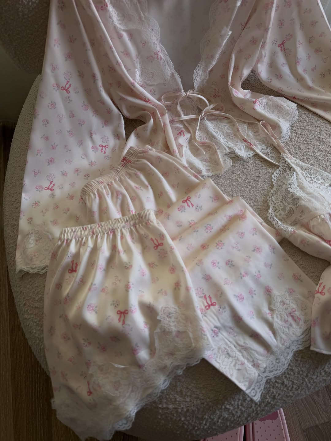 ⁨	بجامه حرير ناعم٤قطع
السعر/٤٠
القياسات/m. L. xl⁩


**إذا كنت صاحب هذا الإعلان وتريد حذفه لأي سبب، رجاءا أرسل رسالة إلى الدعم الفني**