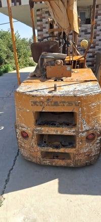 للبيع رافعه شوكيه 2 طن كوماتسو حركات 2 محرك ازوزه 07763855822