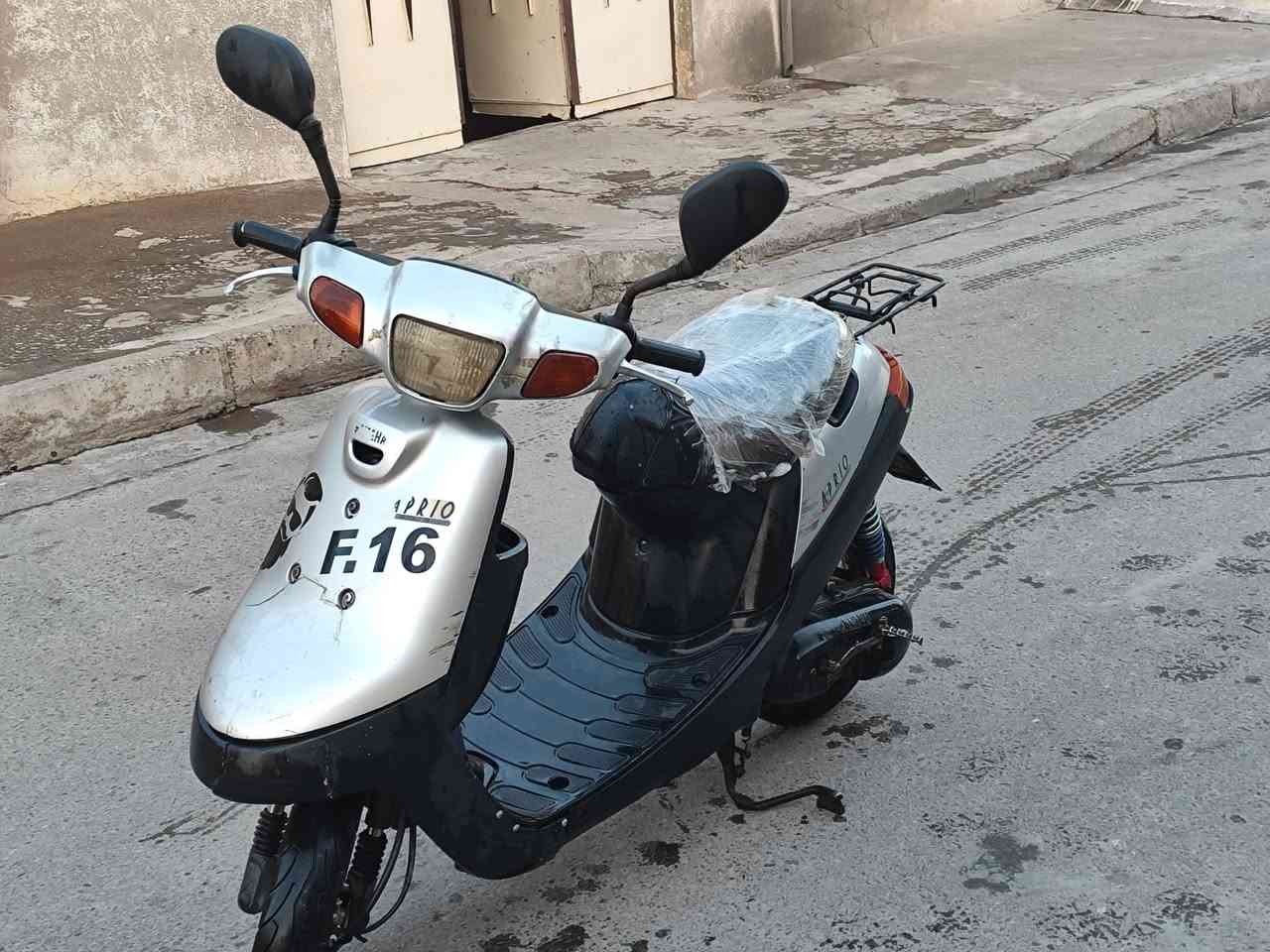 سلام عليكم دراجه بوتين للبيع 
شاصي شرط معمر  تحريكه ومعدل فول النضافه گدام العين وايرمنيه كامله بس الكيج عاطل السعر (225)بي مجال 
التواصل خاص او ***********
